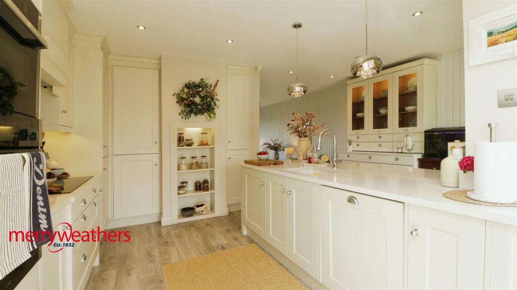 Stunning Dining Kitchen