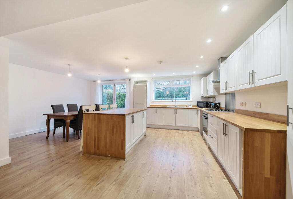 Kitchen/Dining Area