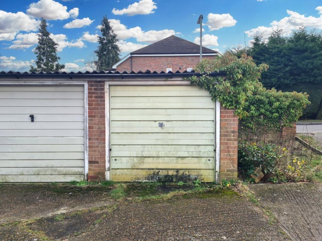 Garage to the Rear of 107 Dorking Road, Epsom, KT18 7JZ