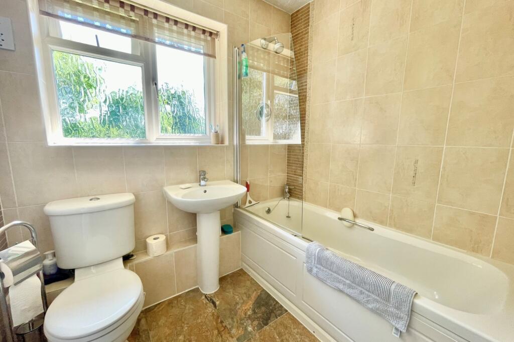 9 Thirlmere bathroom