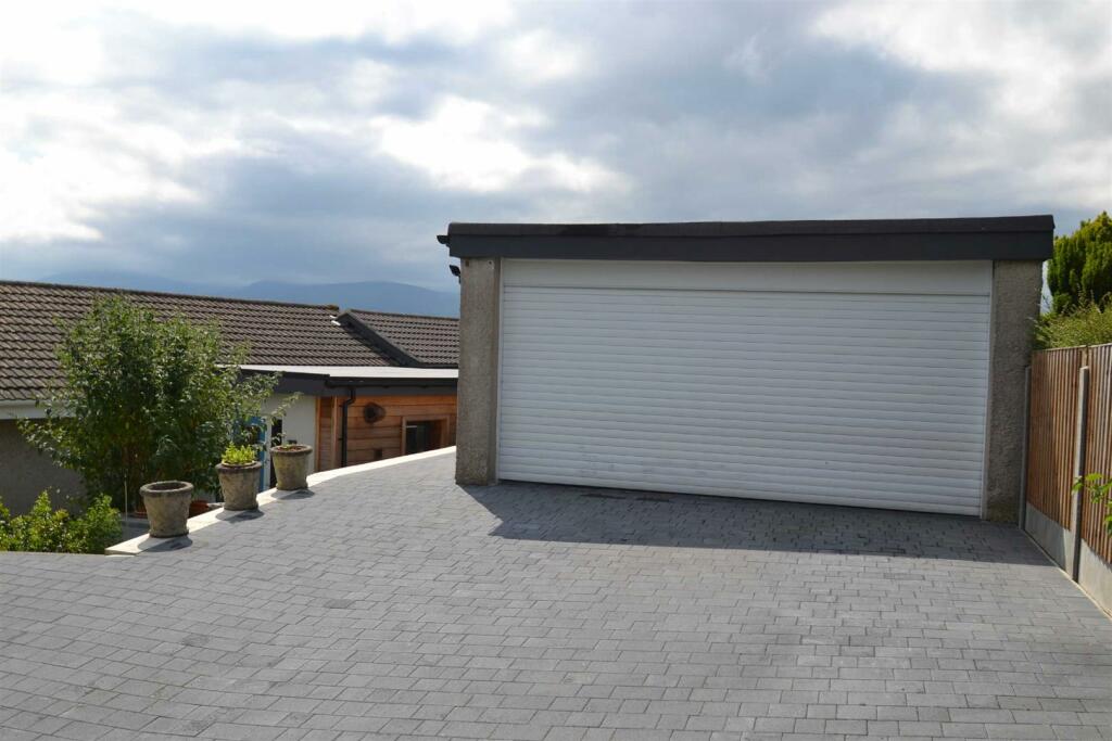 Detached Garage