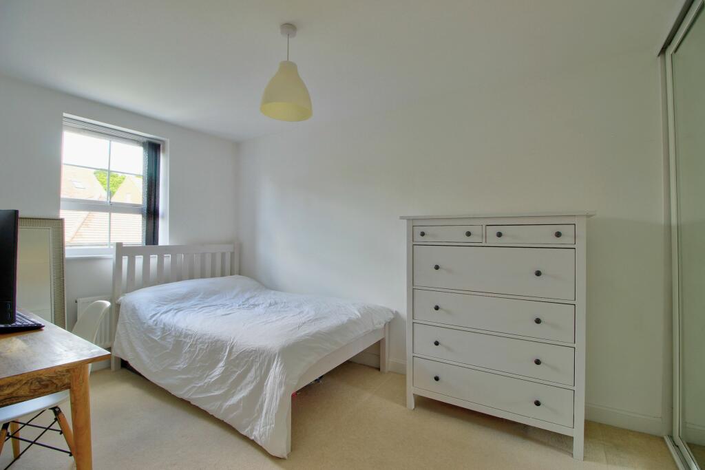 Double Bedroom with Sliding Wardrobes and Garden V