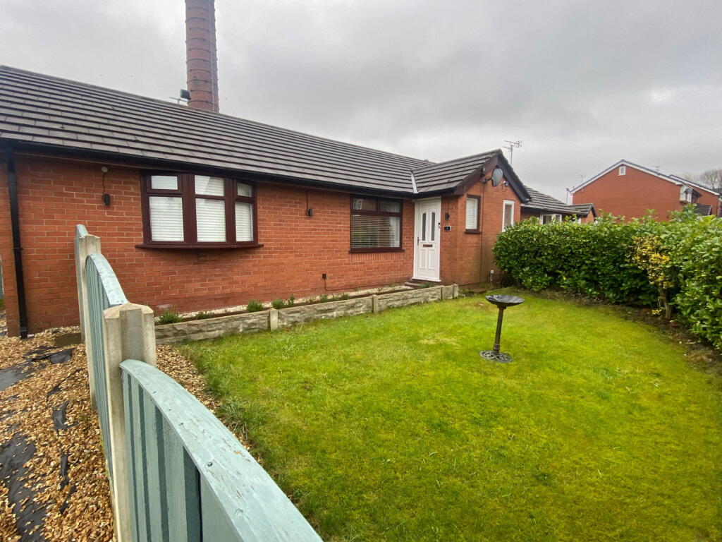 3 Ravenside Park, Chadderton