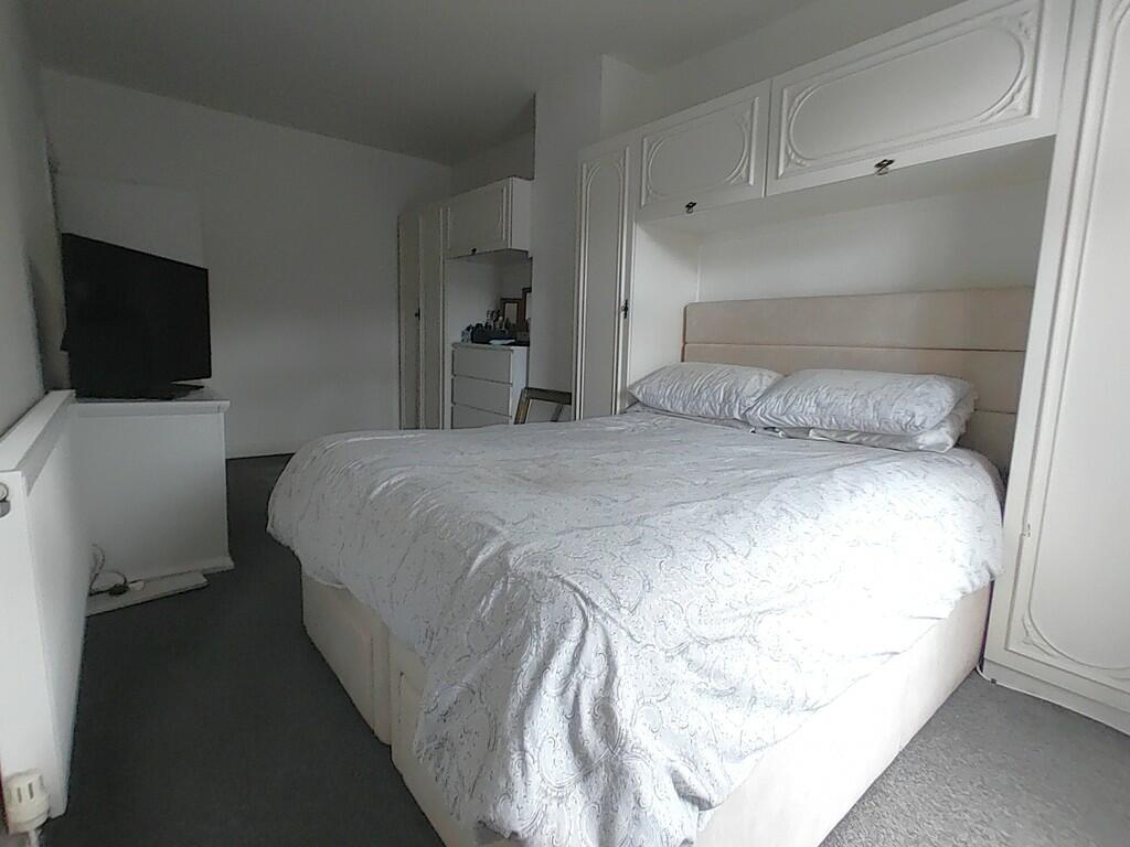 Main bedroom 2