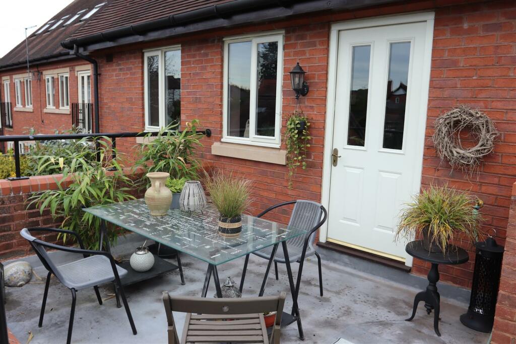 Garden Patio area &amp; ground floor garden