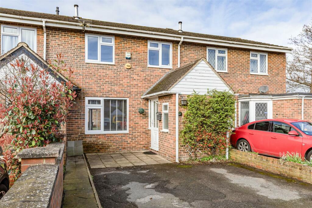 127 Orchard Way, Addlestone, KT15 1LN - 3.jpg