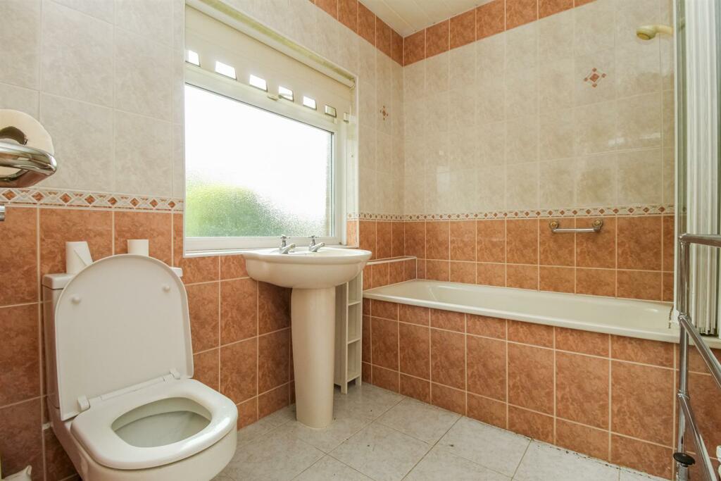 BATHROOM/W.C.