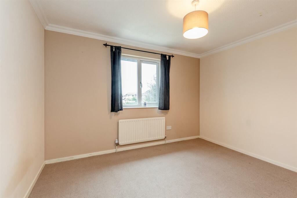 Burden Close, Bradley Stoke Bed 1.jpg