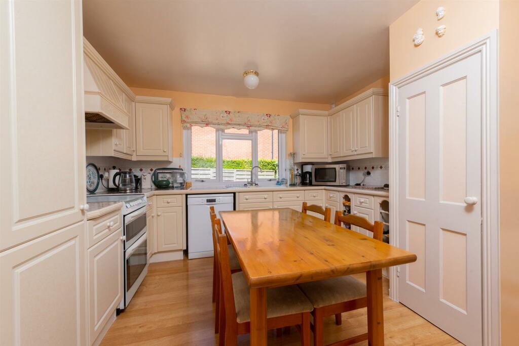 Kitchen/Breakfast Room