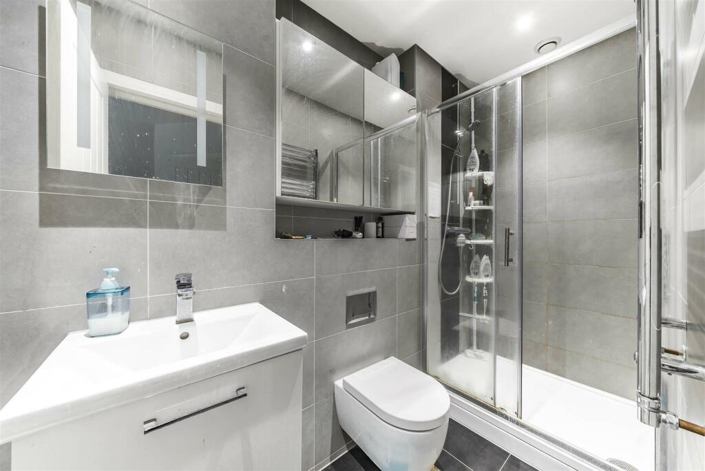 En-Suite Bathroom