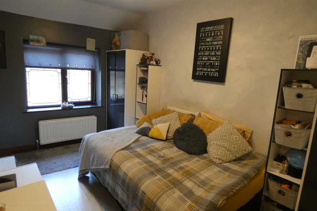 BEDROOM 2