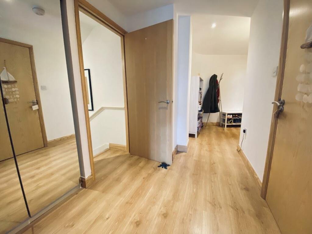 SPACIOUS HALLWAY