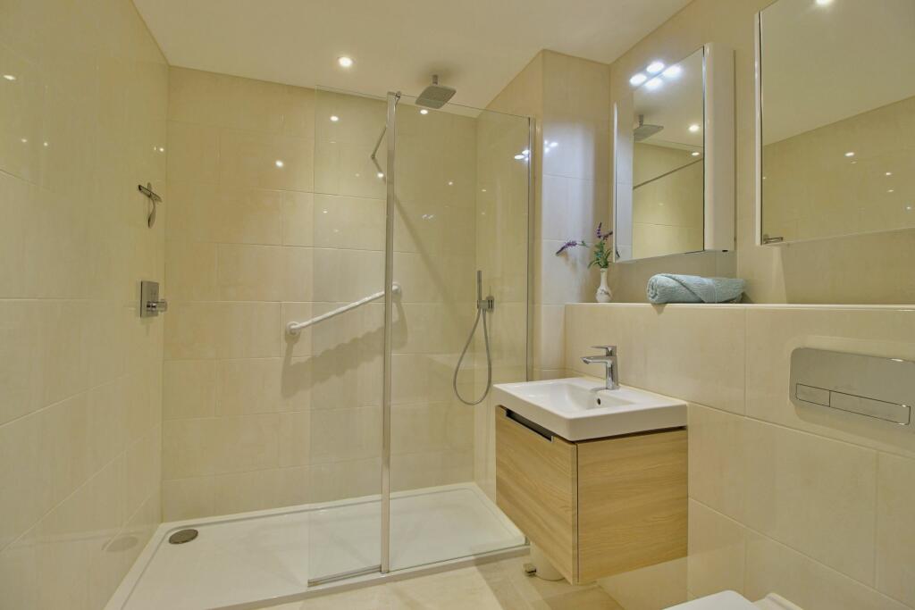 Main Bathroom with Villeroy Boch fittings