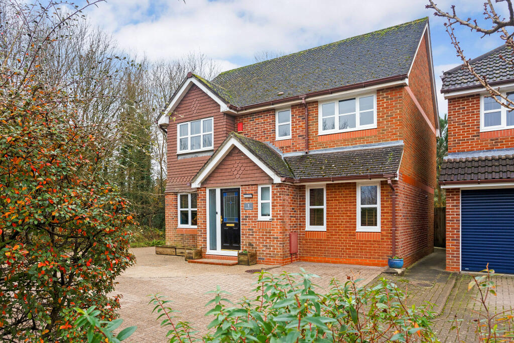 Cissbury Close, Horsham, RH12