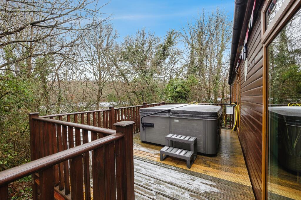 Decking with Jacuzzi