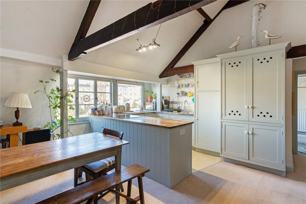 Kitchen/Dining Area