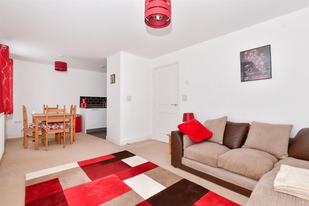 Kitchen/Lounge Area