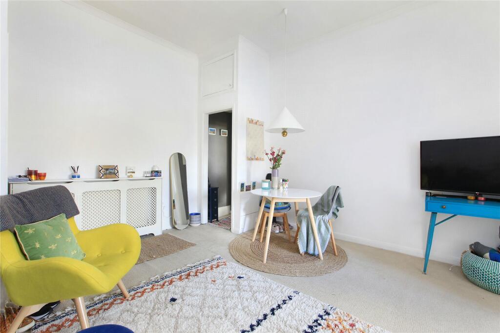 property in Cavendish Road, 
Balham, SW12