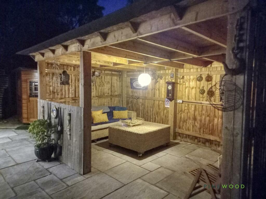 Pergola (vendor supplied)