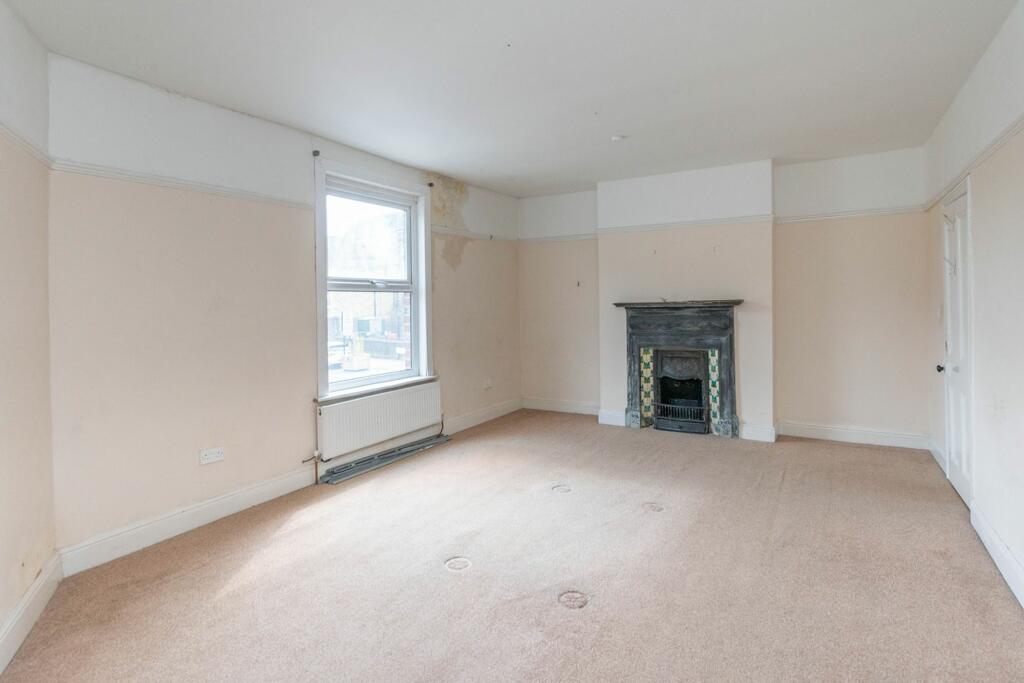 KITCHEN SITTING ROOM LOUNGE AND DINING ROOM