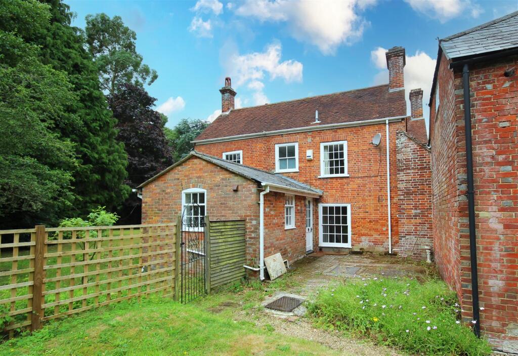 Lyndhurst Road, Brockenhurst