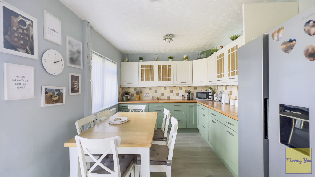 Kitchen/ Dining Room