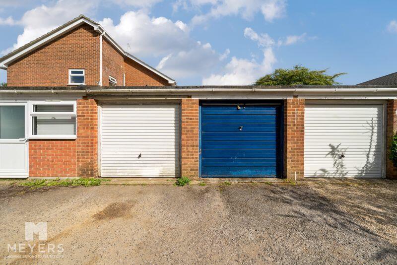 Garage in Block 