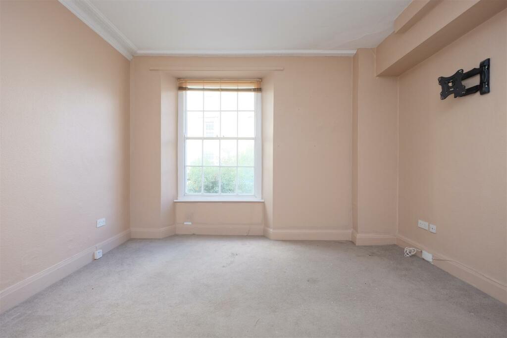 Flat 2, 10 Clevedon Terrace, Cotham, BS6 5TX Studi