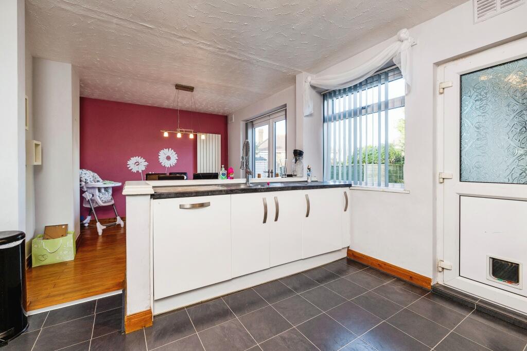 Kitchen/Dining Area