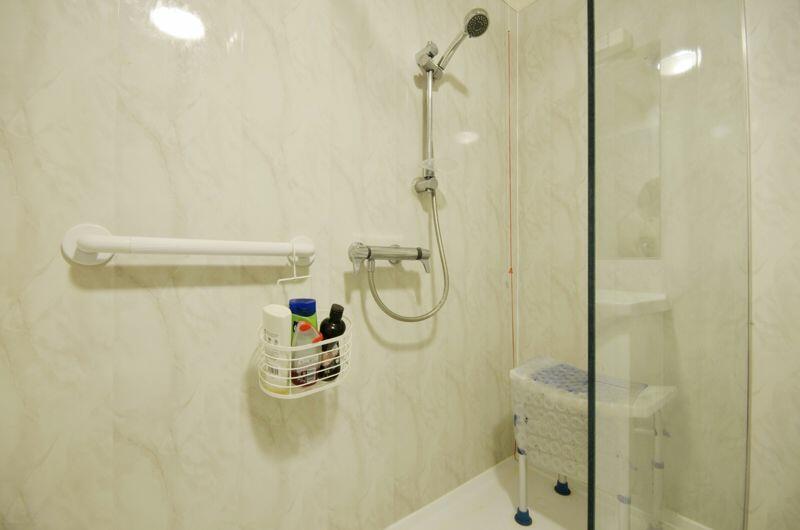 SHOWER ROOM