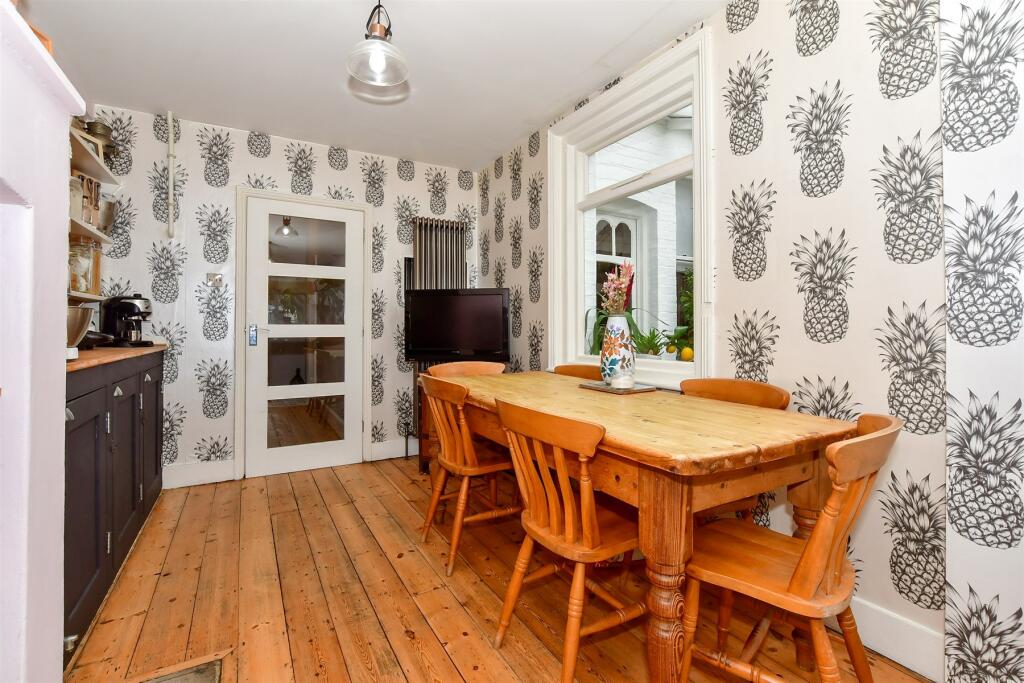 Kitchen/ Breakfast Area