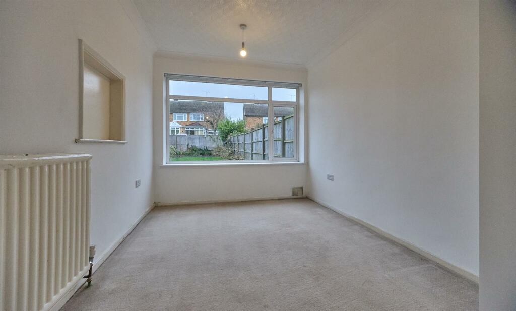 L SHAPED OPEN PLAN LOUNGE DINING ROOM