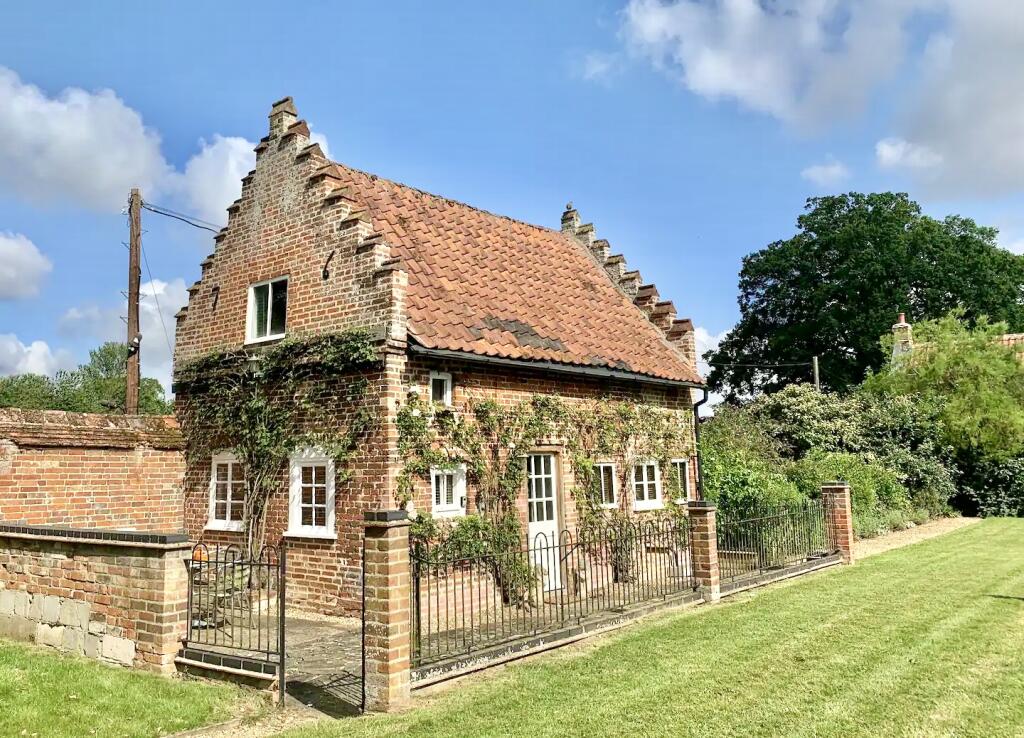 Church Road, Hedenham, BUNGAY