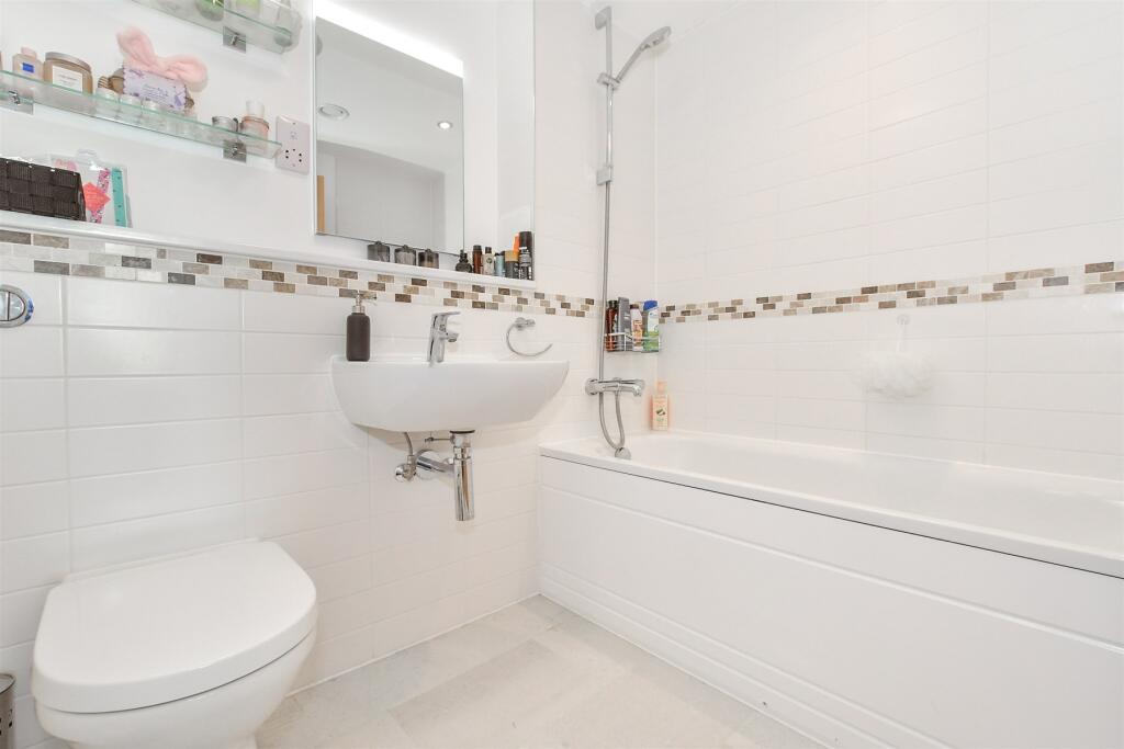 En-Suite Bathroom