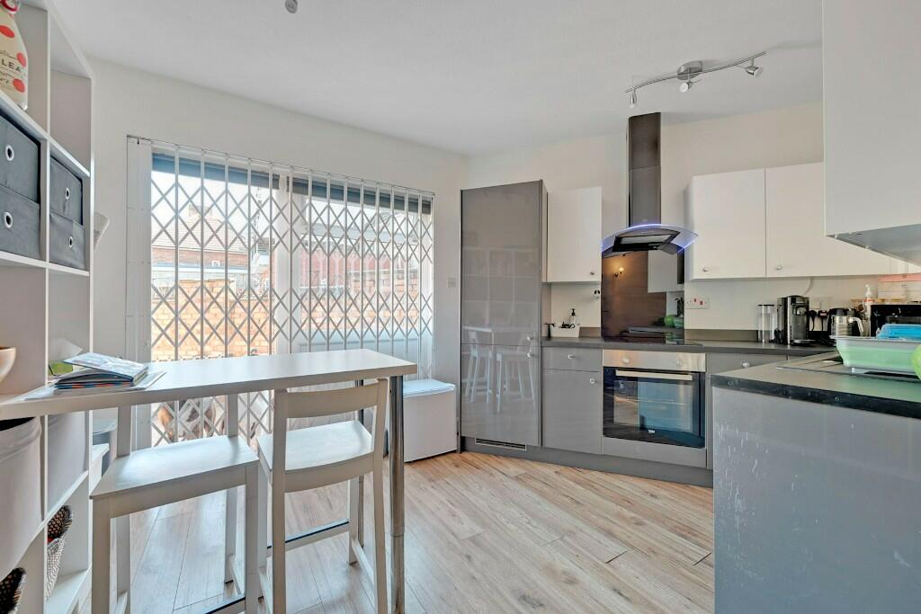 Kitchen /dining area