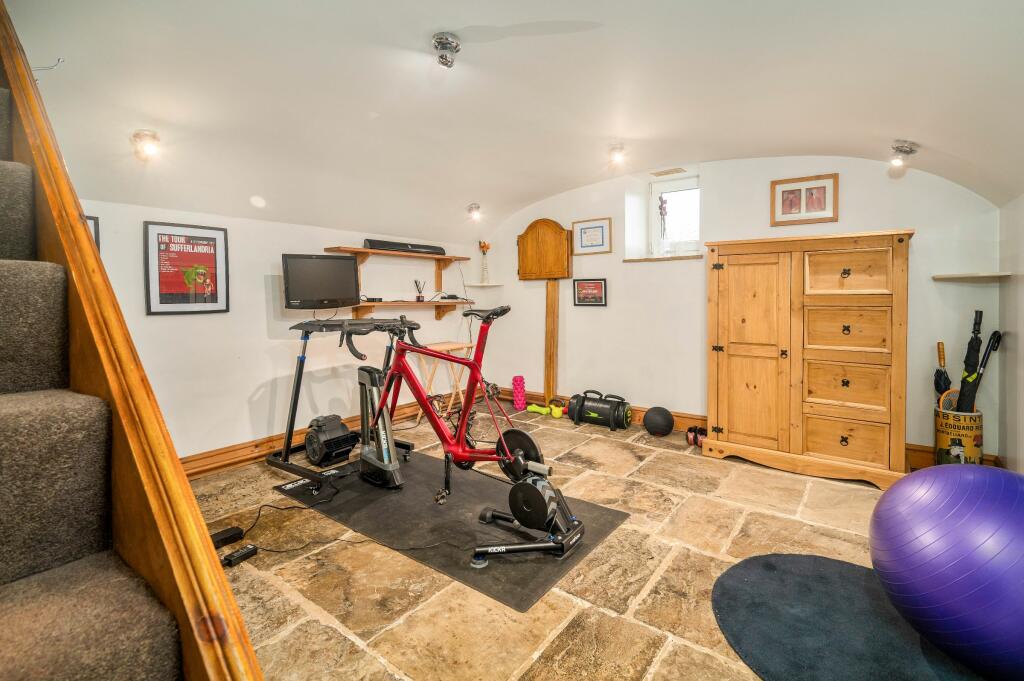 Gym/basement 