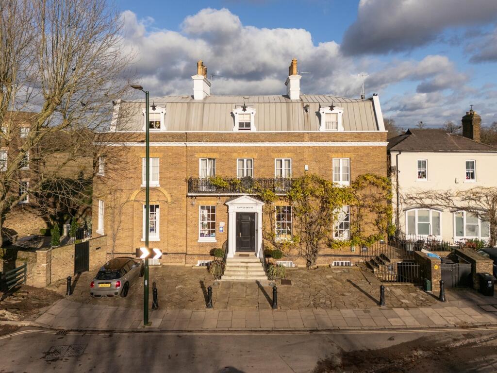 Hampton Court Road, East Molesey, KT8