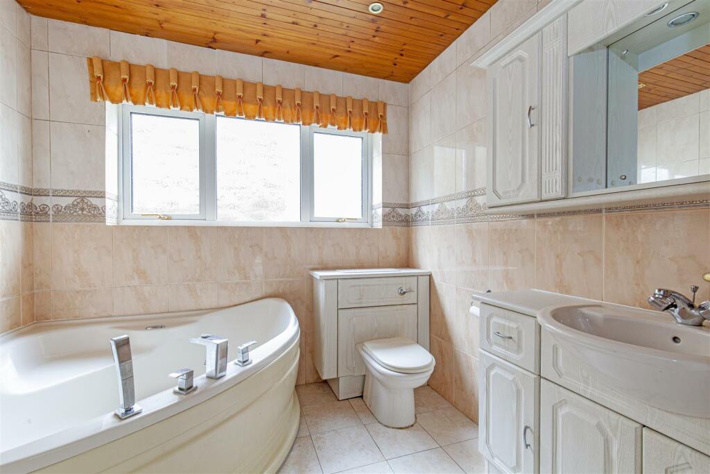 Ground Floor Family Bathroom