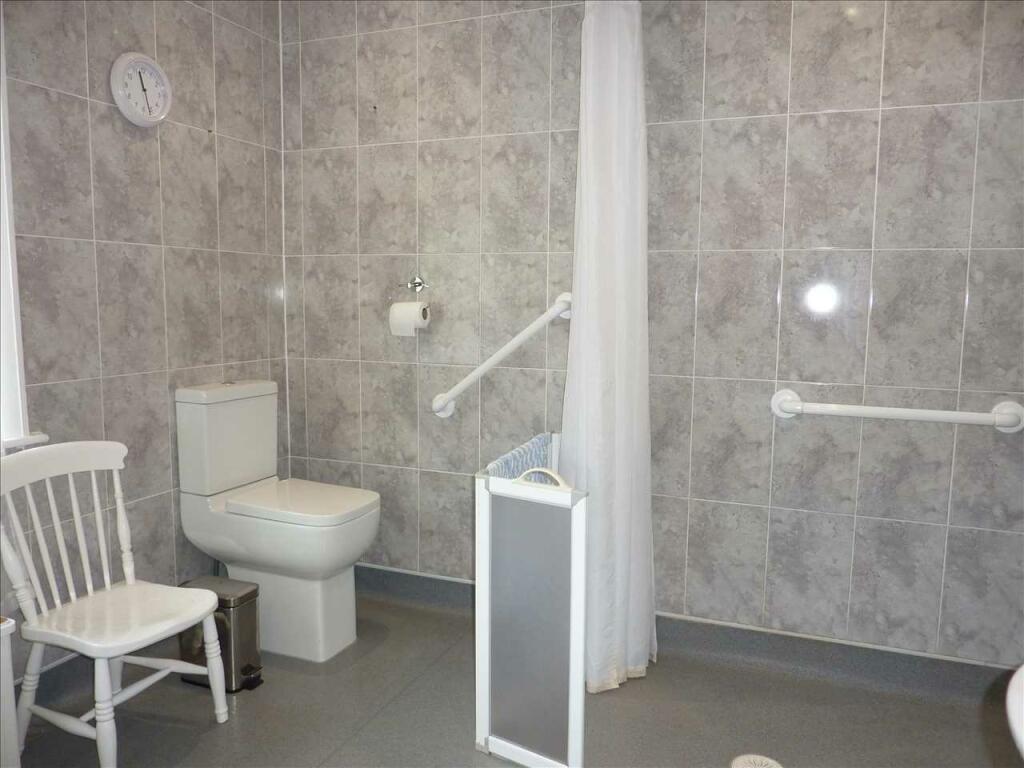 SHOWER ROOM