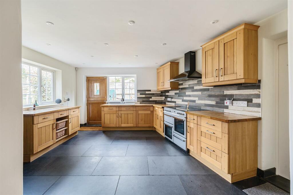 Kitchen / Breakfast Room