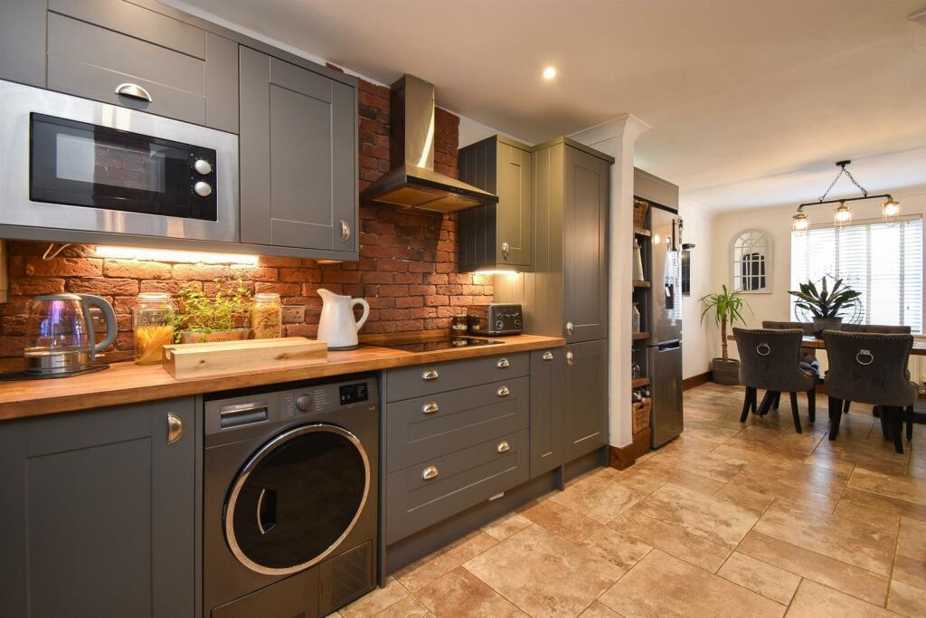 Kitchen/dining area