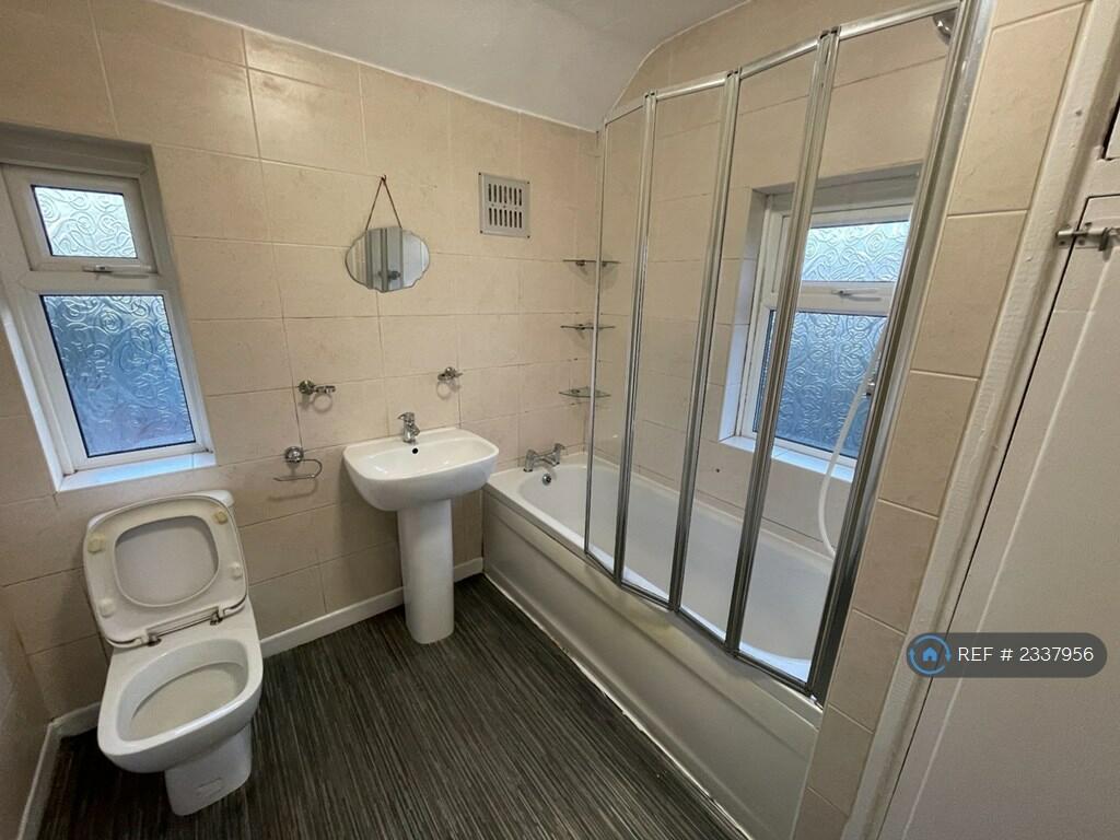 Bathroom &#43; Toilet