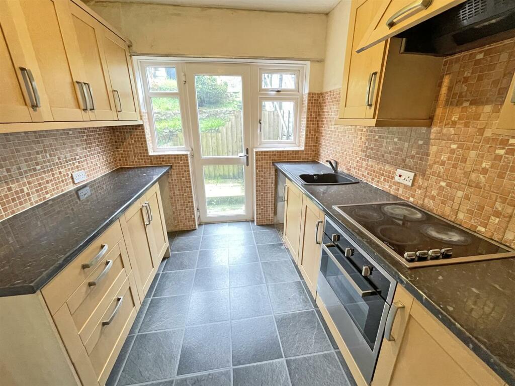 Castleton Close 28 - Kitchen.jpg