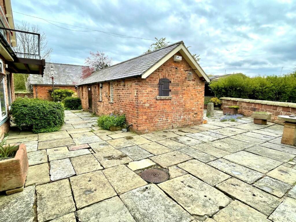 BRICK-BUILT OUTBUILDING