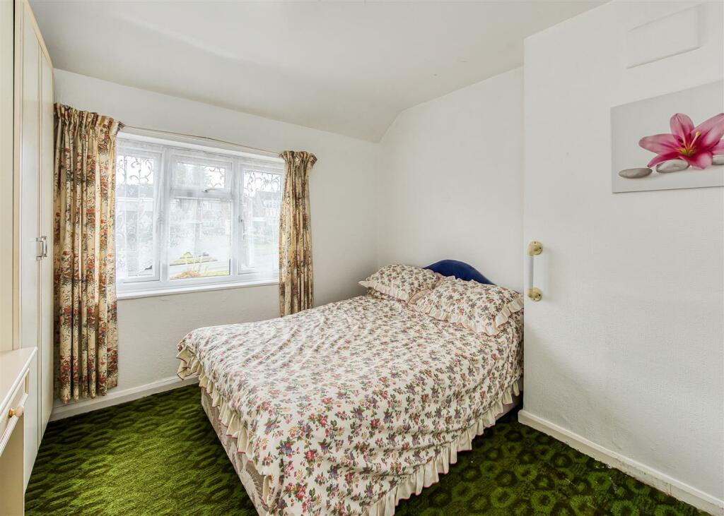 51 Common Road-Bedroom 1 B.jpg