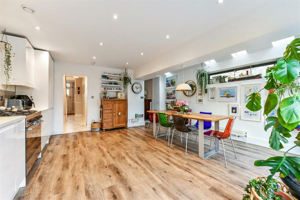 Kitchen/Dining Room