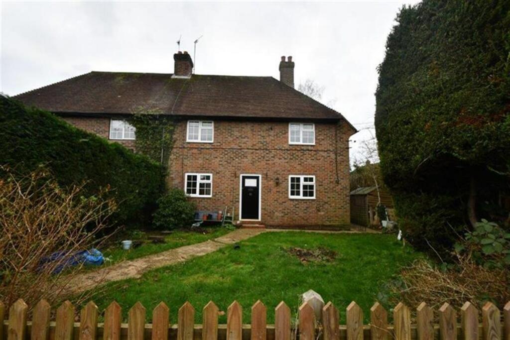 3 bedroom Semi-Detached House in Milford