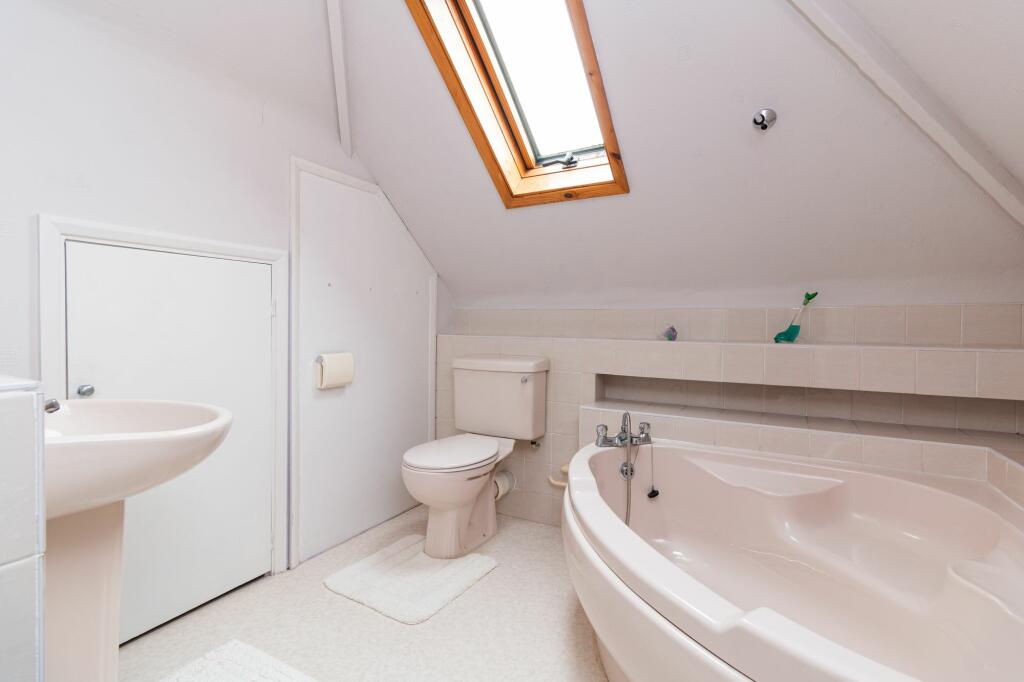 En-Suite Bathroom