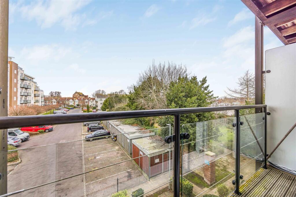 Flat 28 Dymond House, Gisors Road, Milton-Small-Po