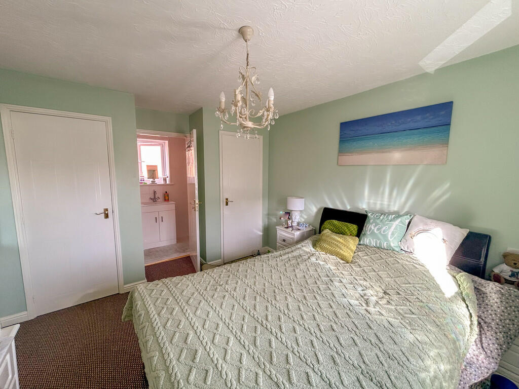 bedroom 1-1